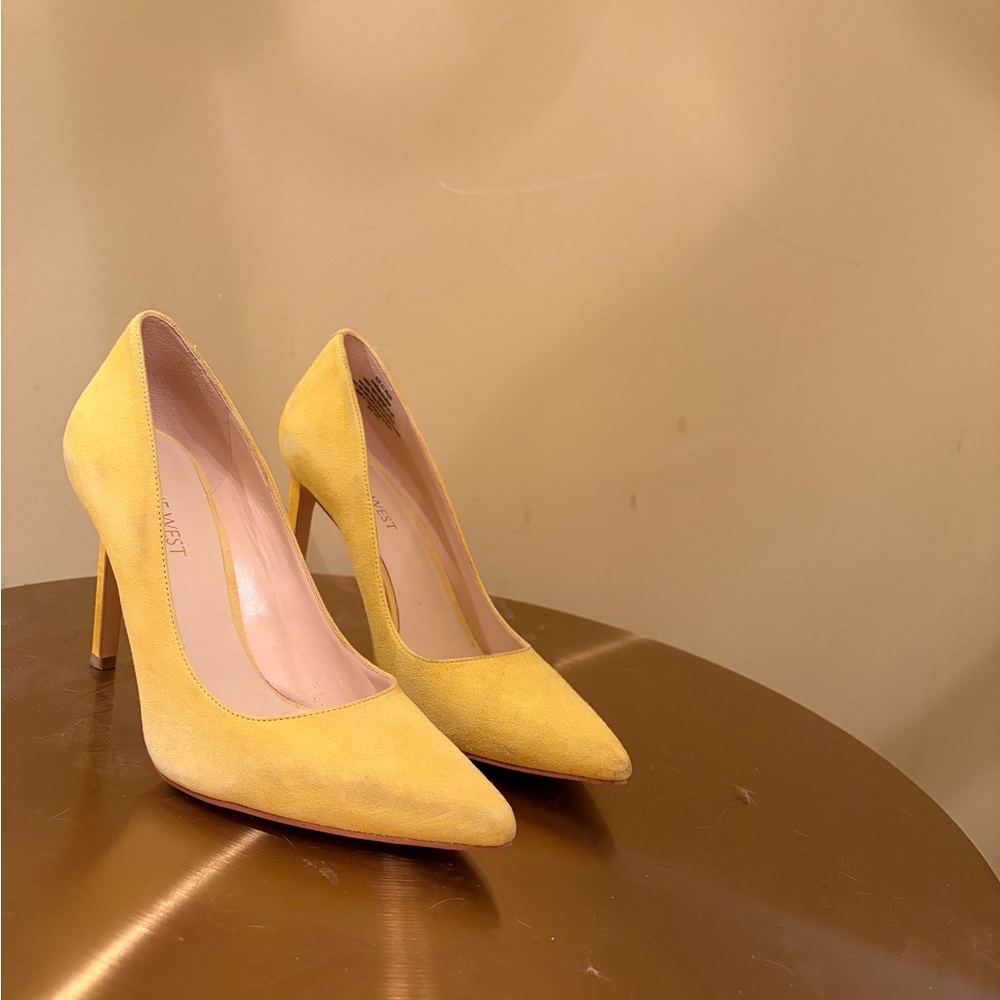 Nine West Sunny Yellow Heels 6.5 Suede